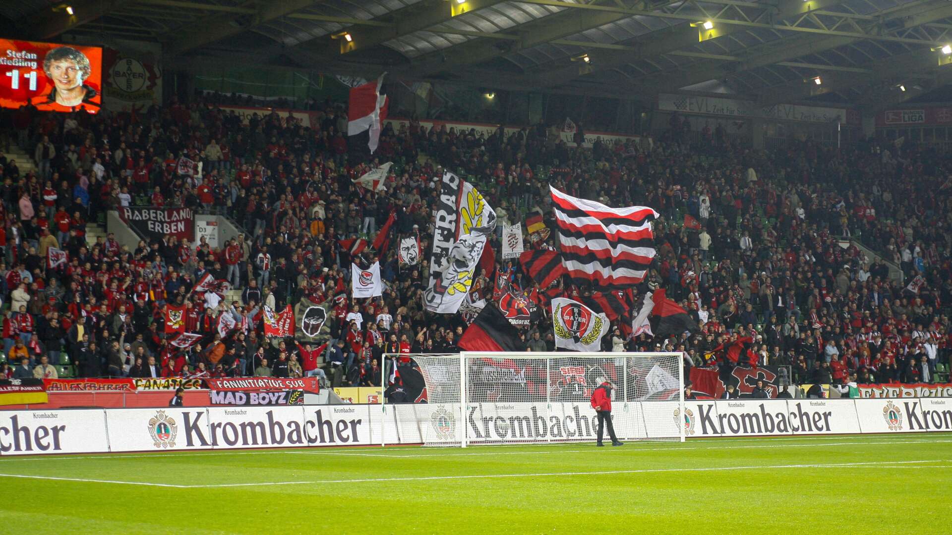 Bayer 04-Fans in der BayArena