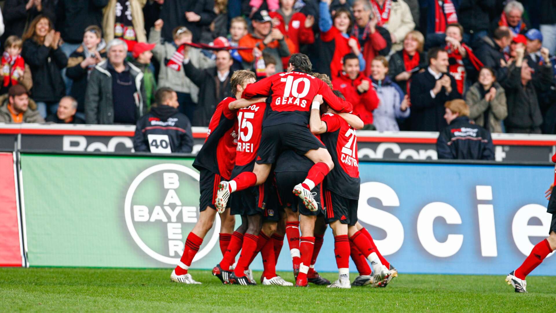 Werkself beim Torjubel