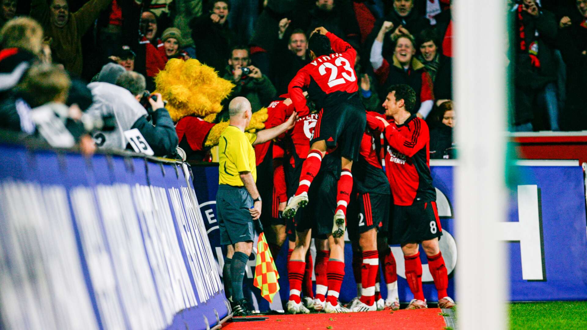 Werkself beim Torjubel