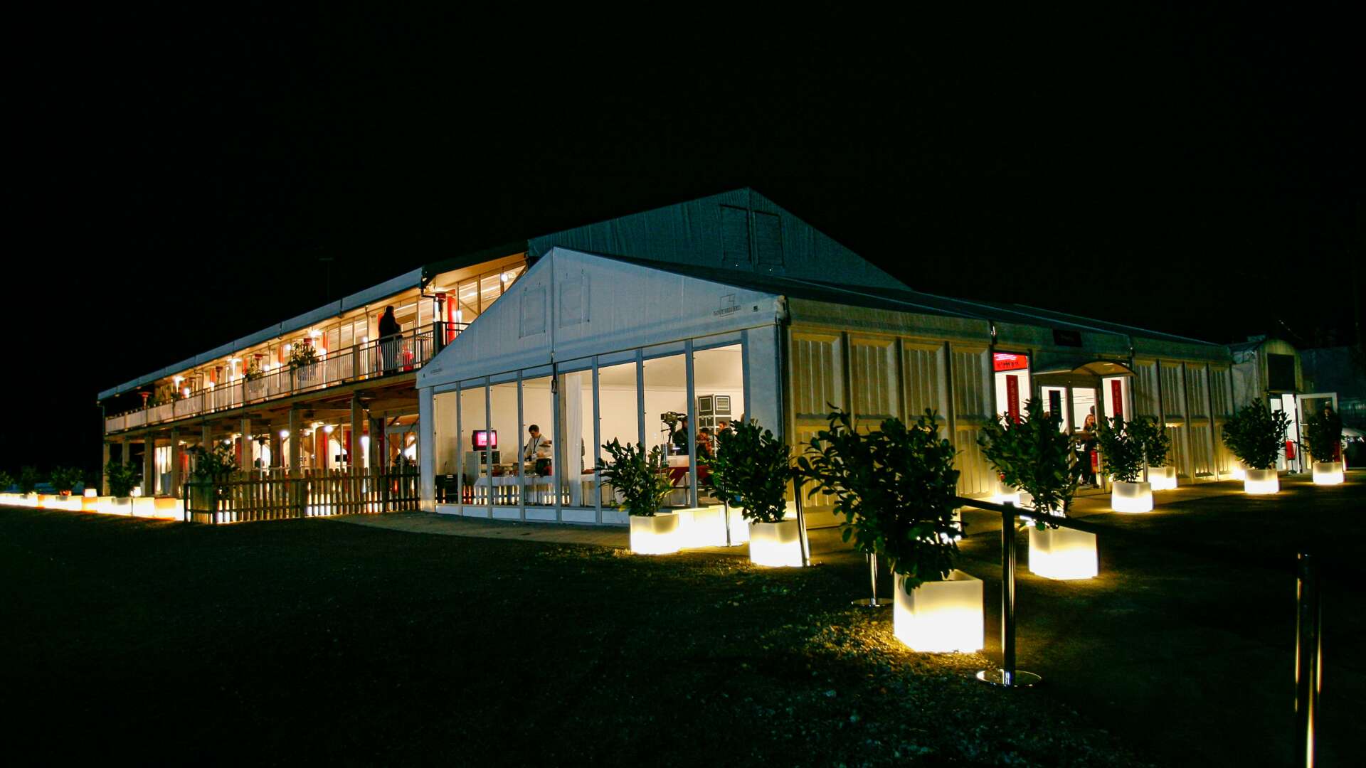 VIP-Zelt im Ulrich-Haberland-Stadion