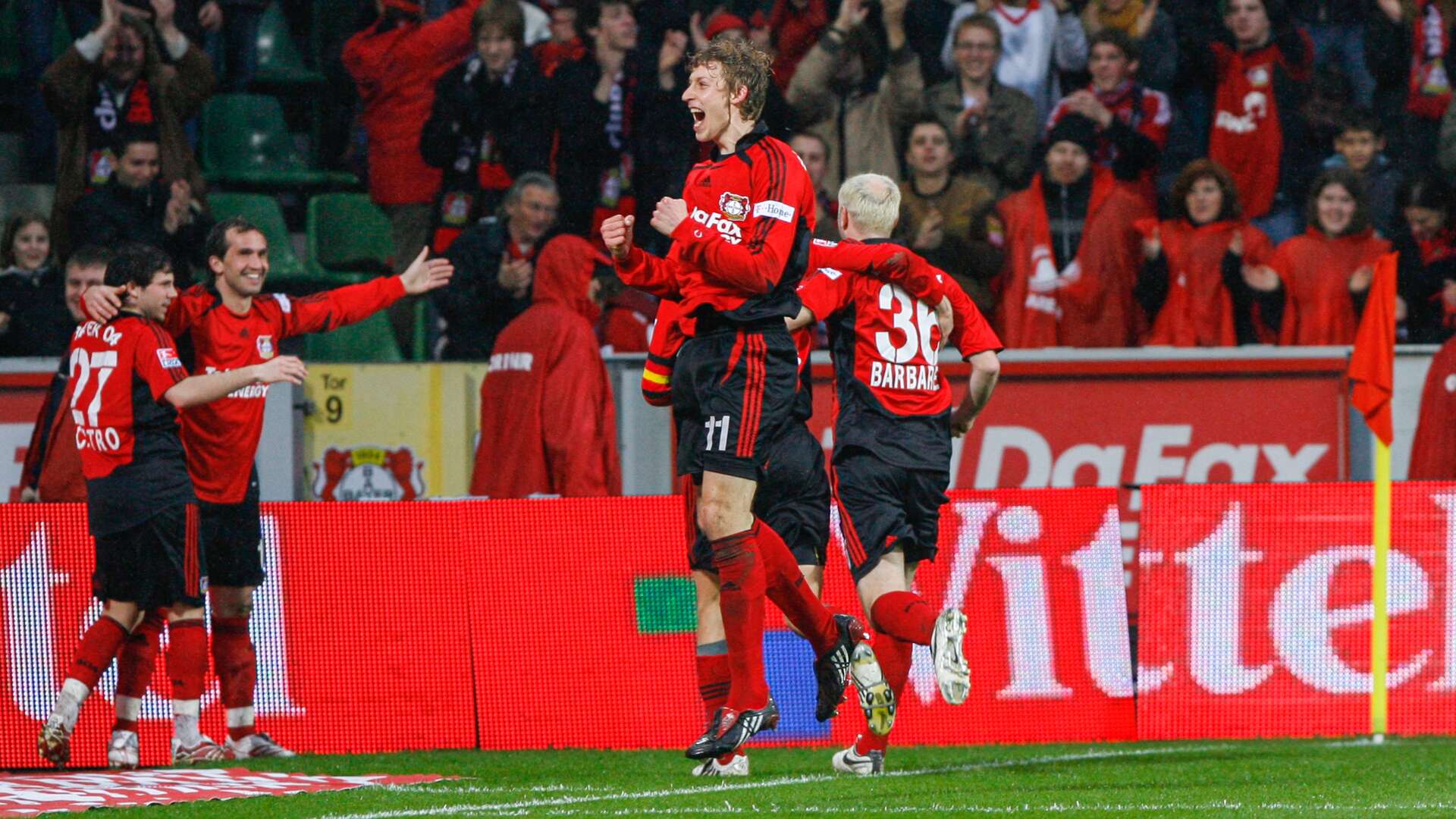 Werkself beim Torjubel