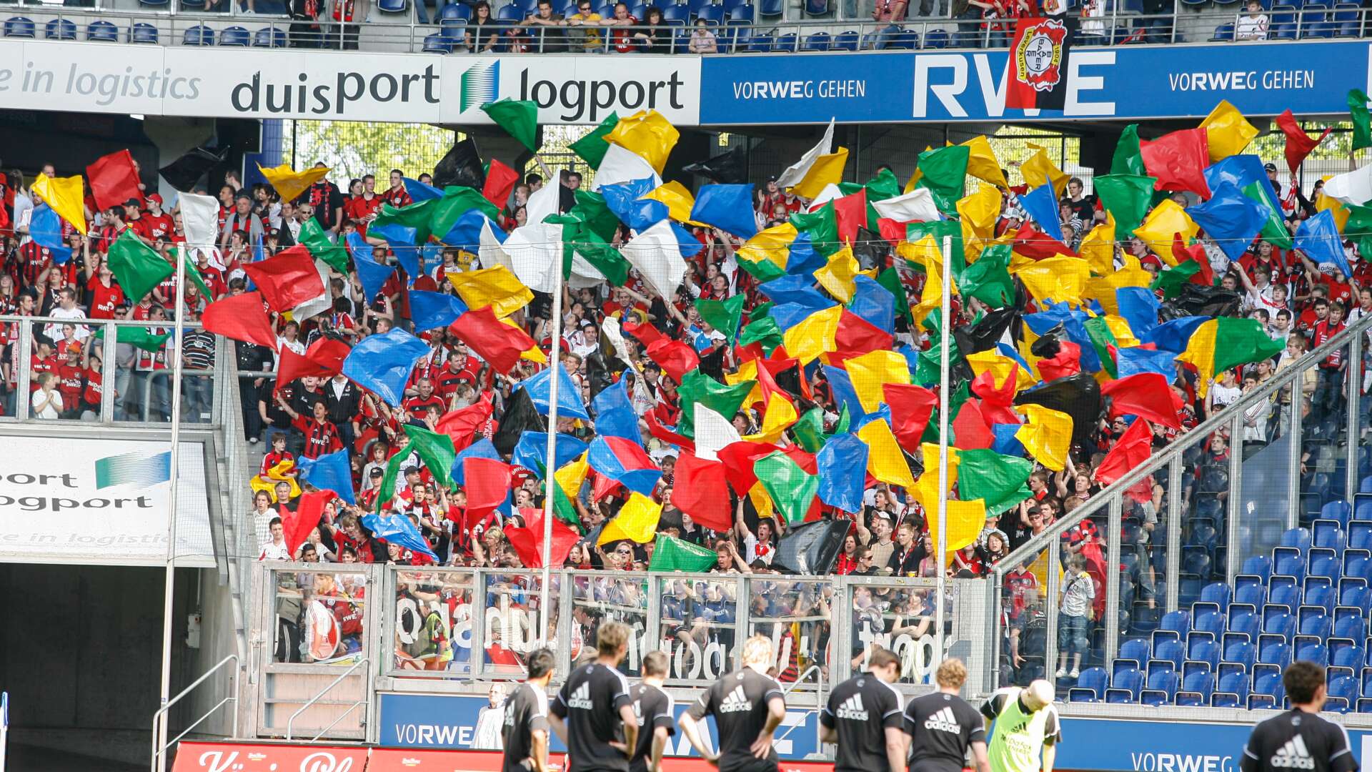 Choreo der Bayer 04-Fans in Duisburg