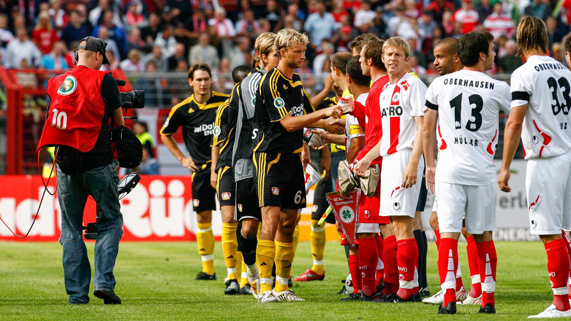 Werkself und Rot-Weiß Oberhausen vor dem Spiel