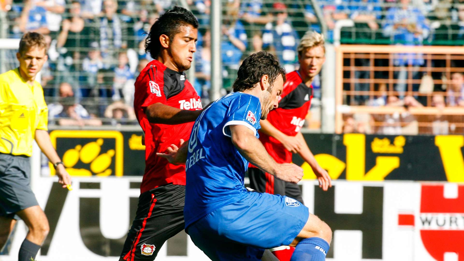 Arturo Vidal gegen den Bochumer Thomas Zdebel