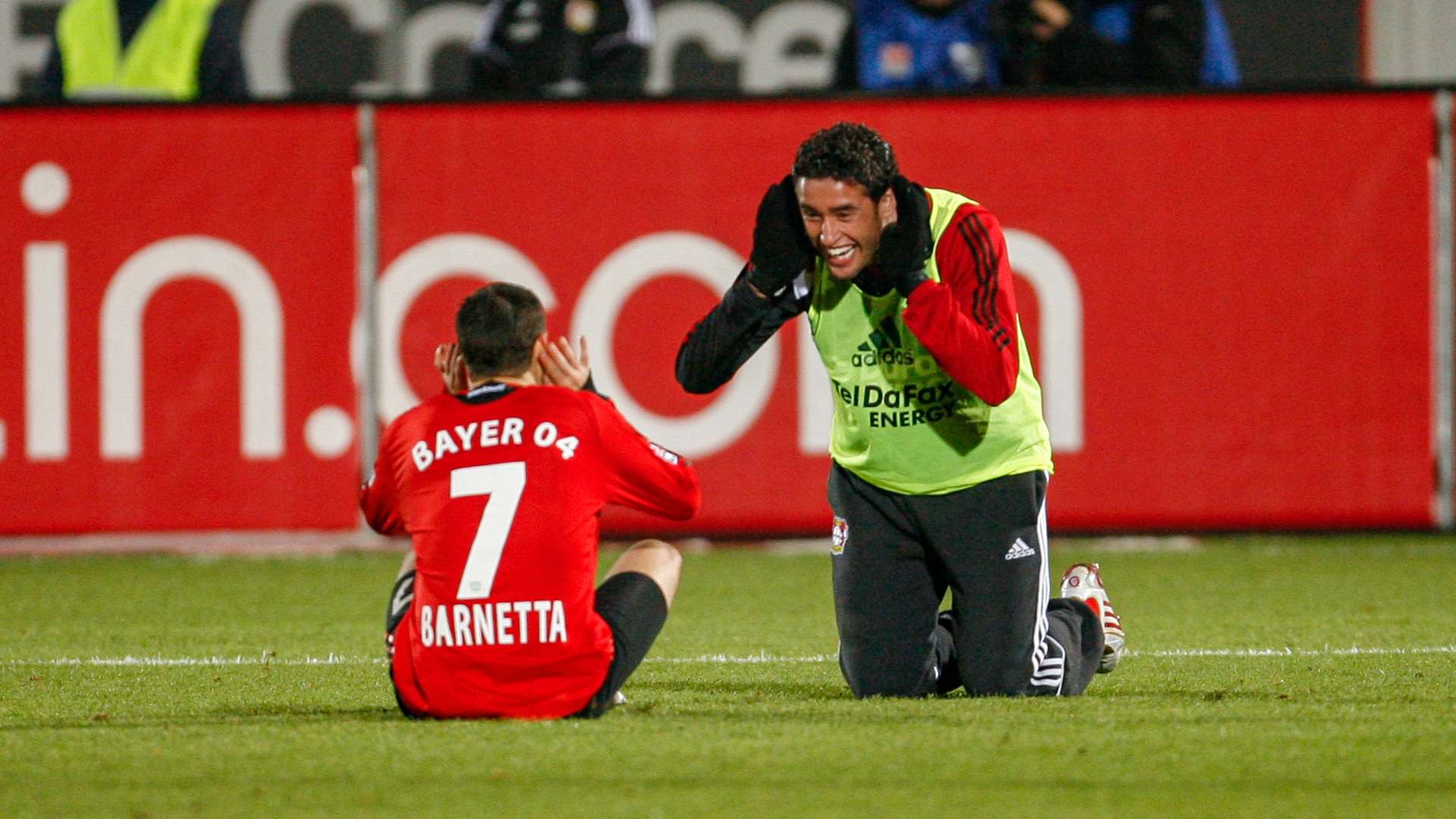 Tranquillo Barnetta und Karim Haggui beim Torjubel