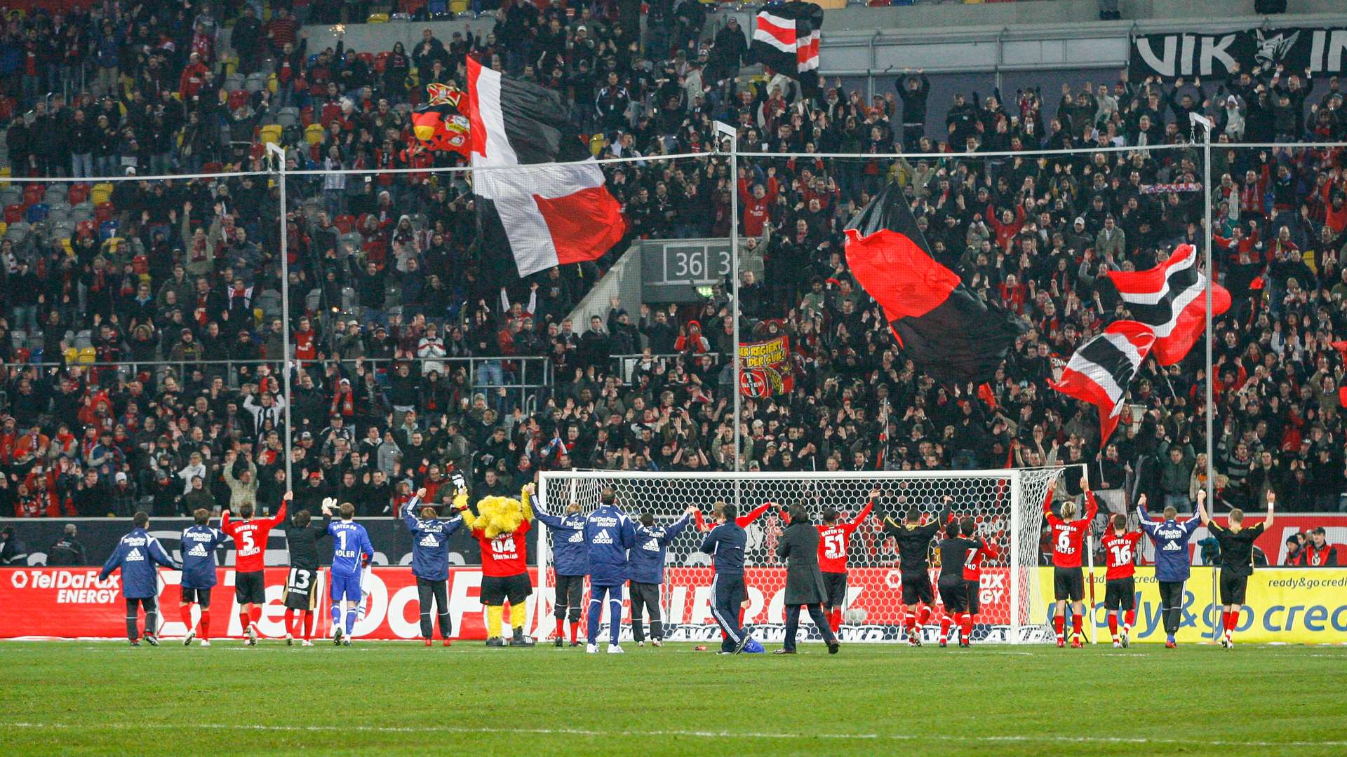 Werkself feiert mit den Fans