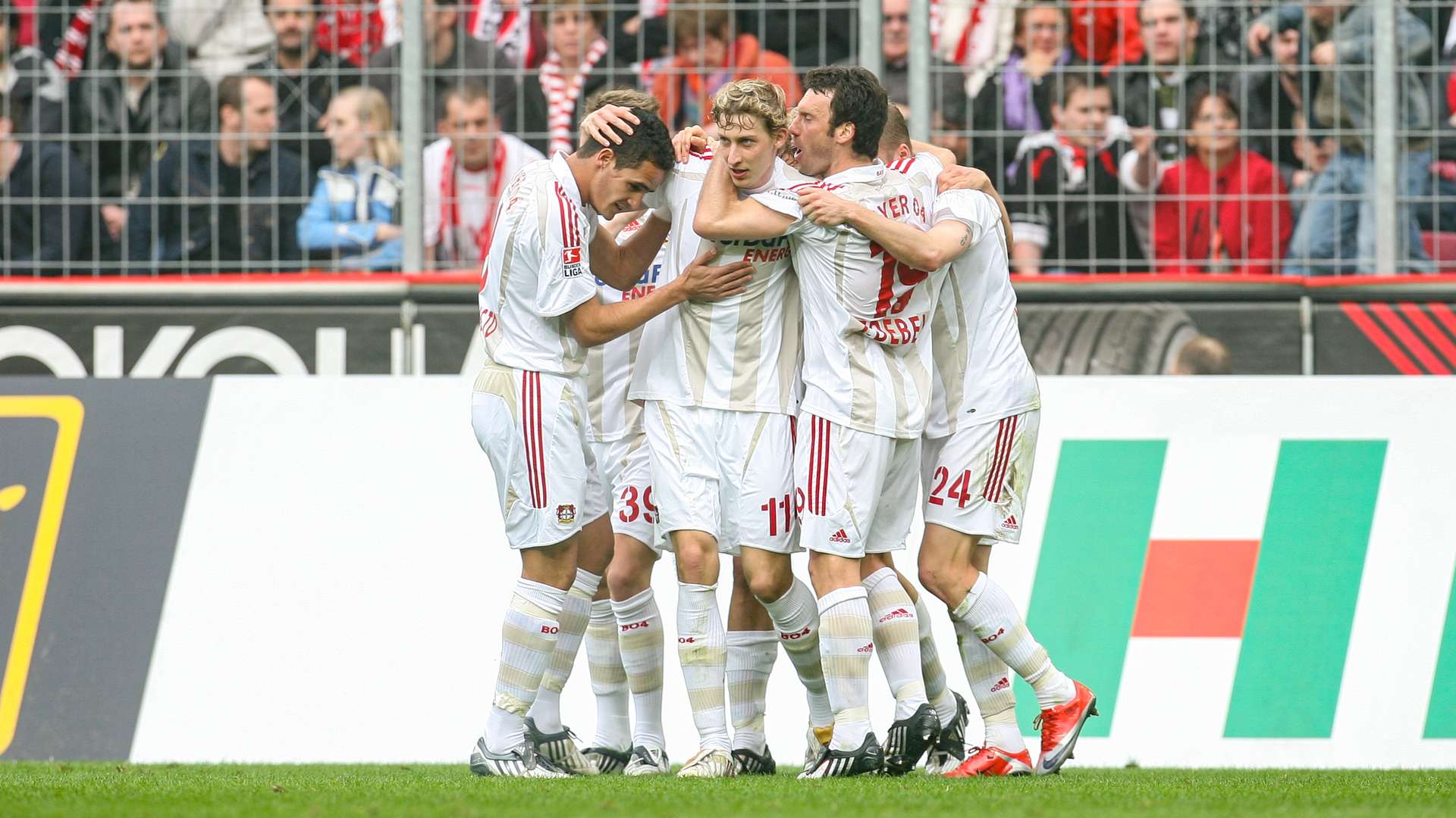 Werkself beim Torjubel