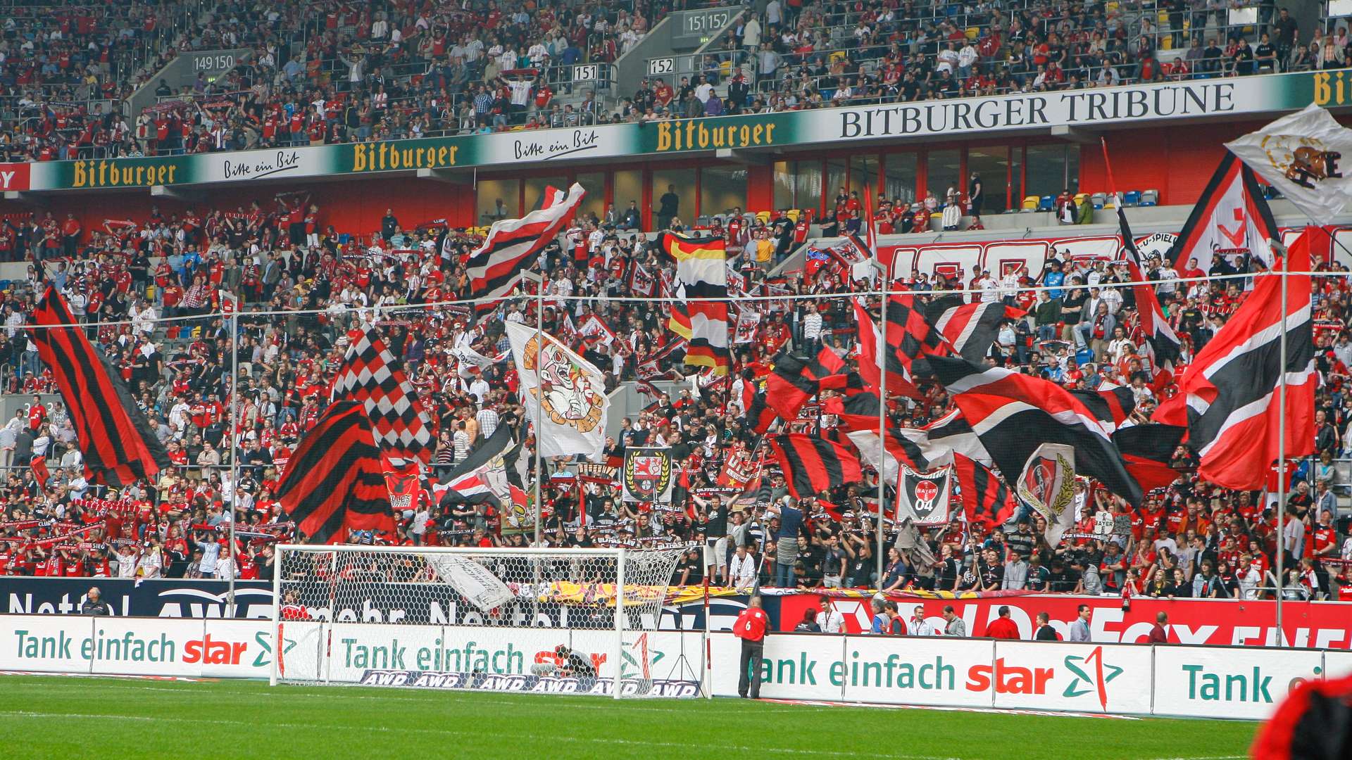 Bayer 04-Fankurve in der LTU Arena