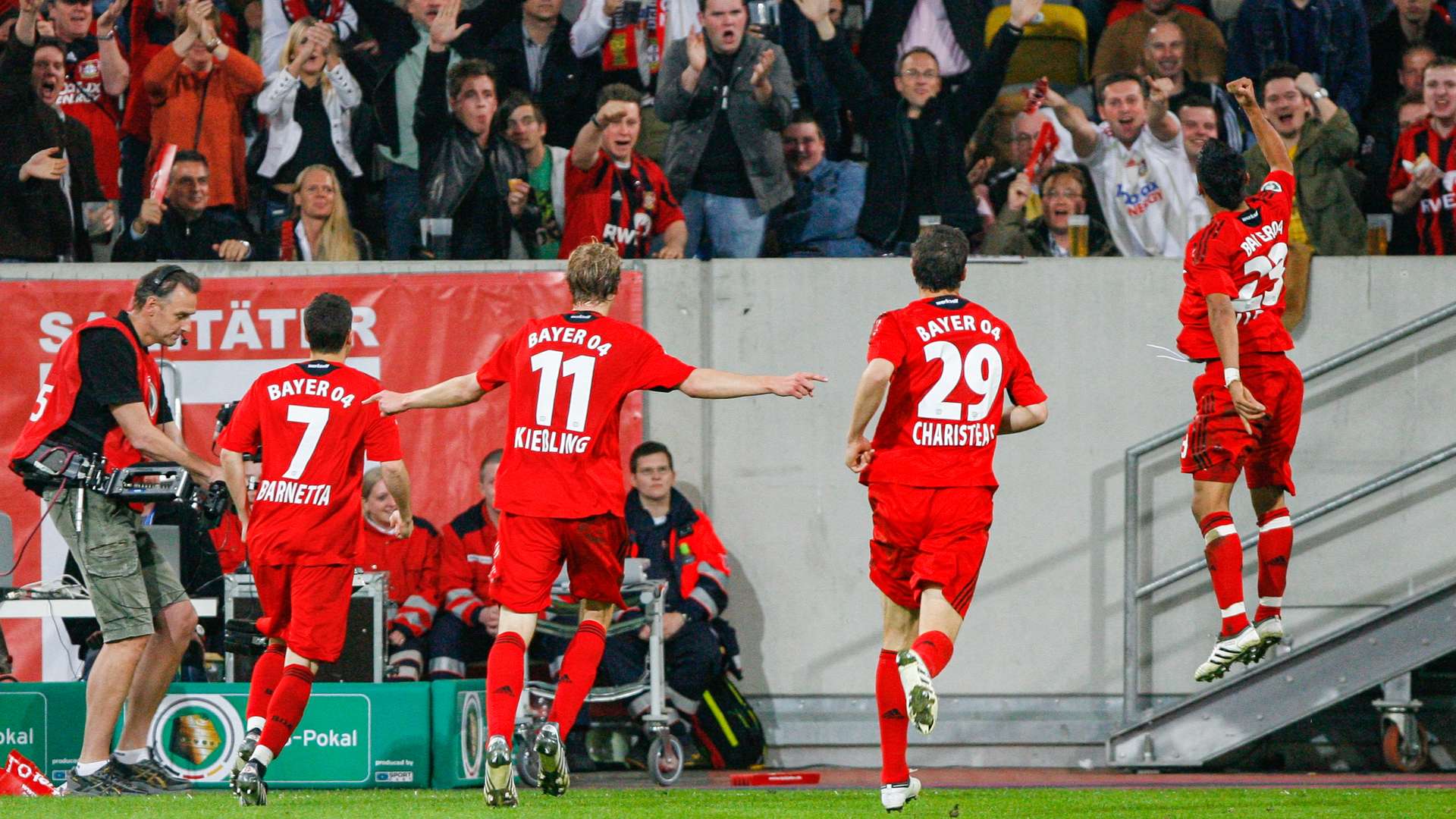 Werkself beim Torjubel