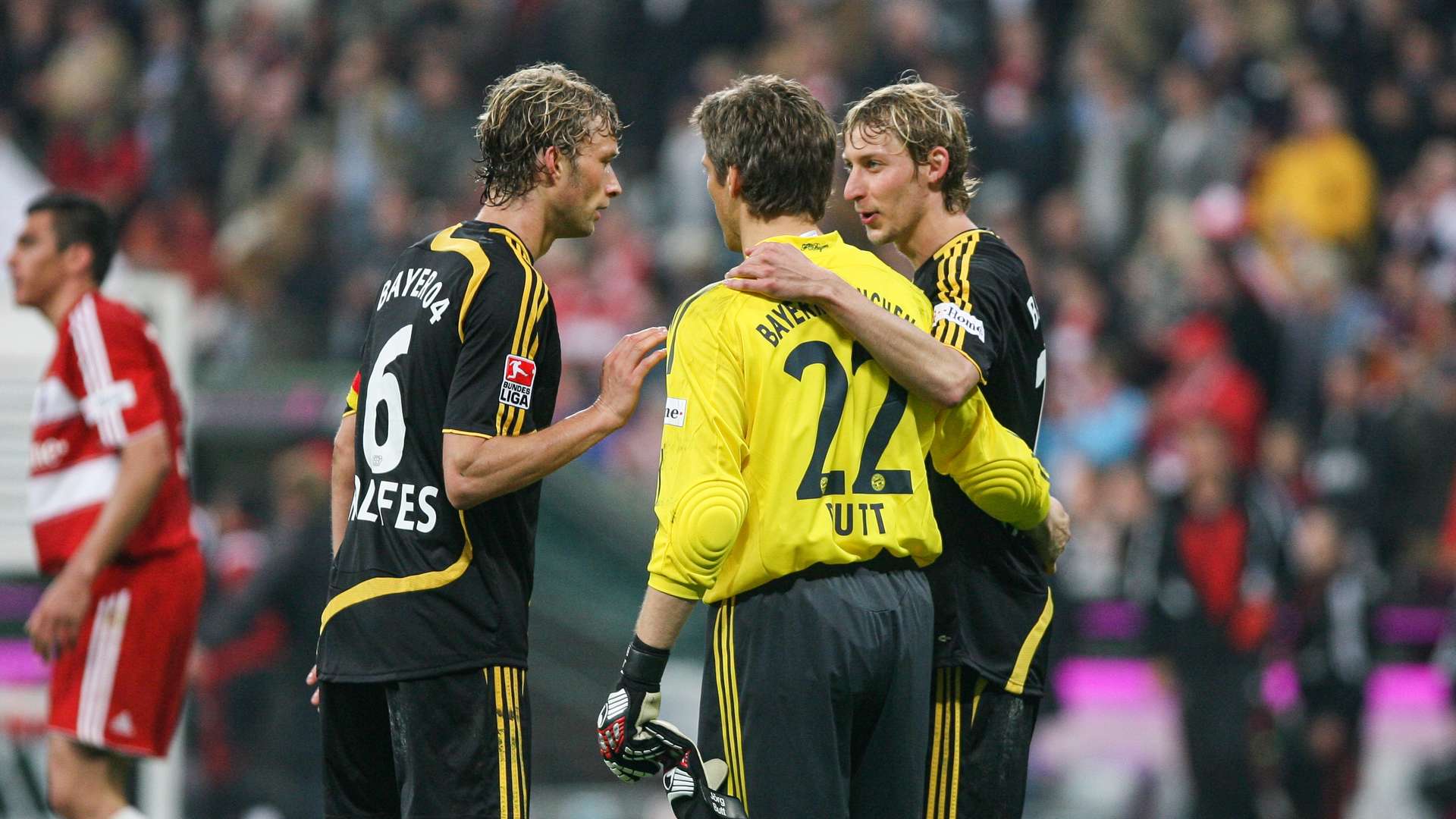 Simon Rolfes und Stefan Kießling mit Hans-Jörg Butt