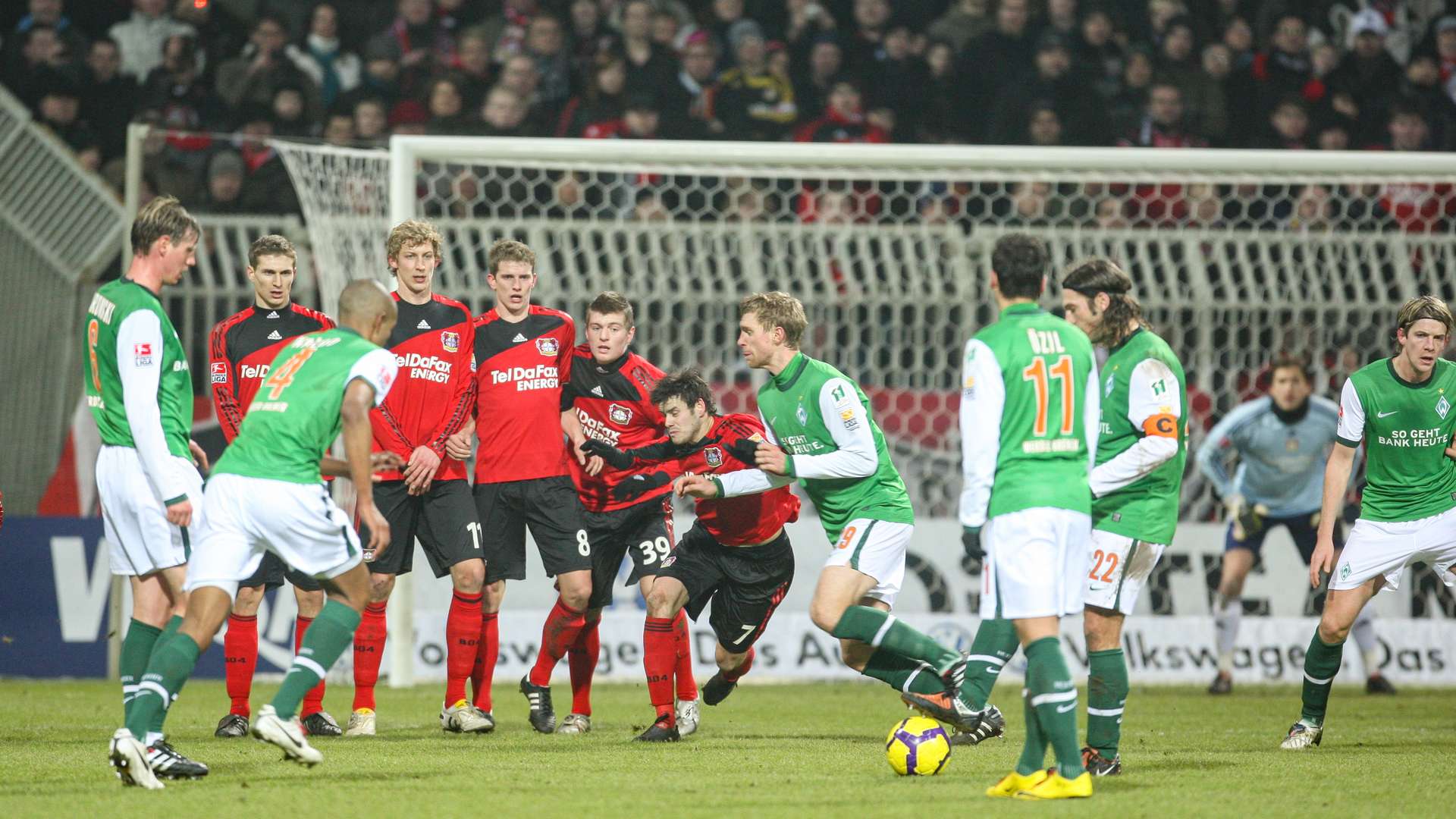 Werder Bremen beim Freistoß