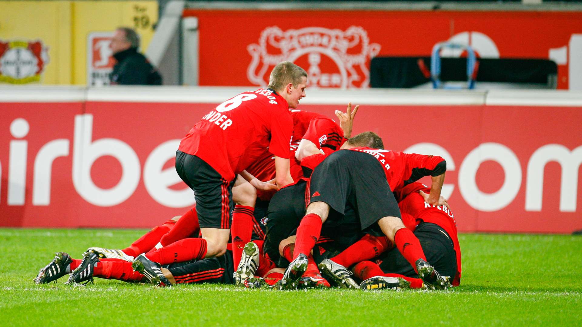 Werkself beim Torjubel