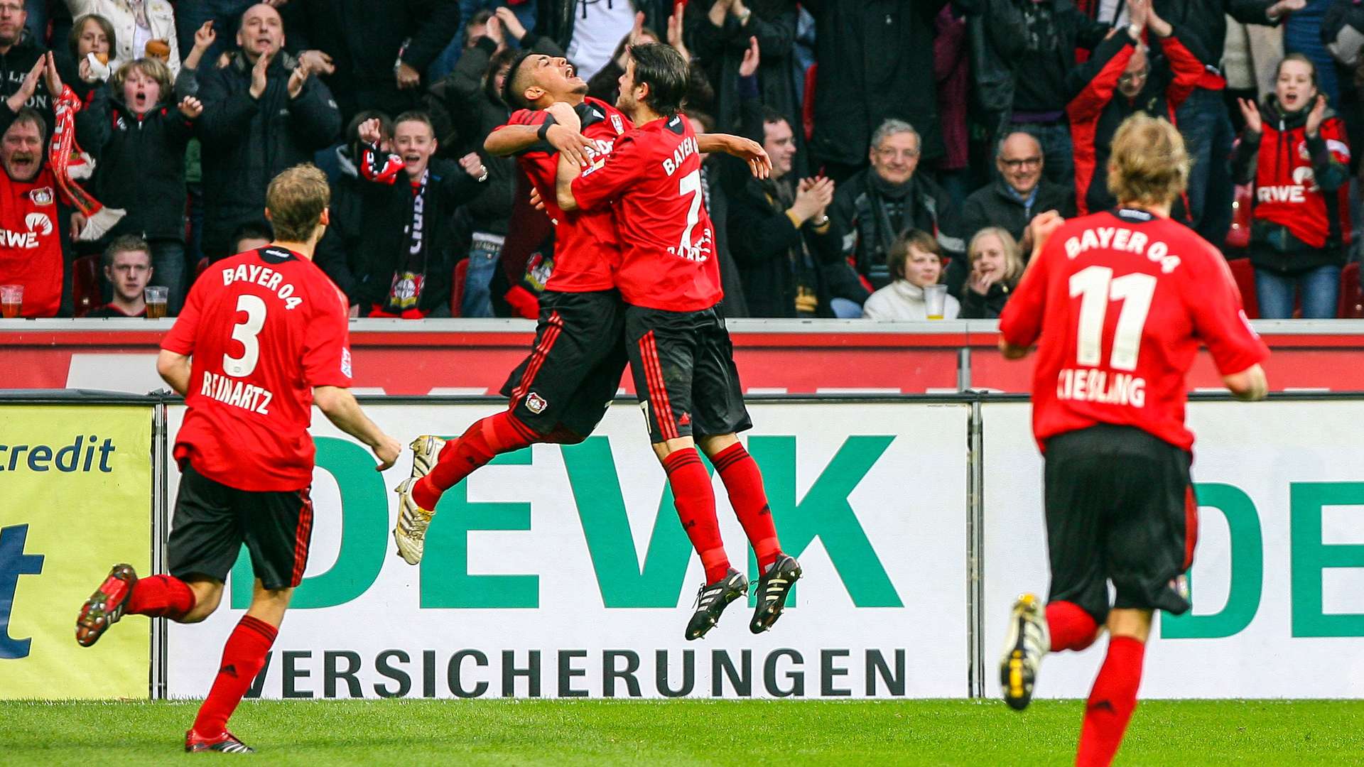 Werkself beim Torjubel