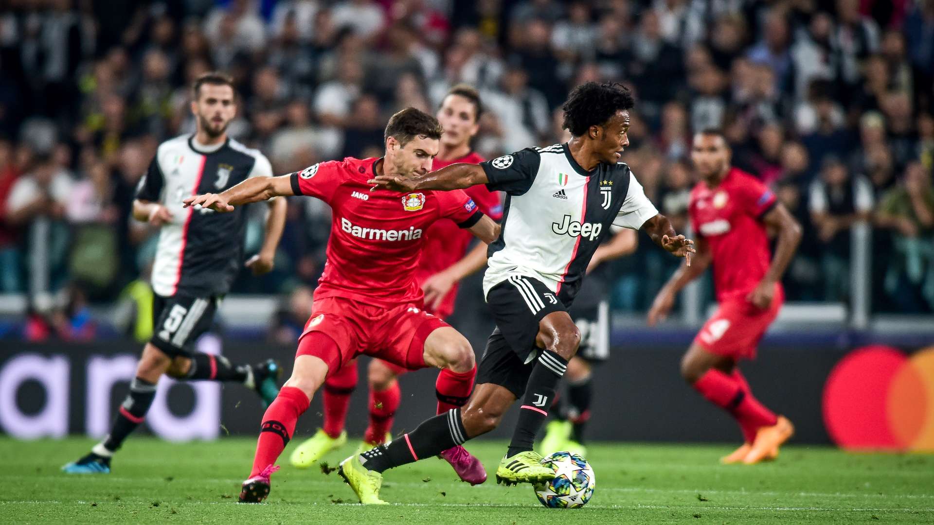 crop_2011001_B04_gegen_Juventus_Turin__Allianz_Stadium_63956.jpg