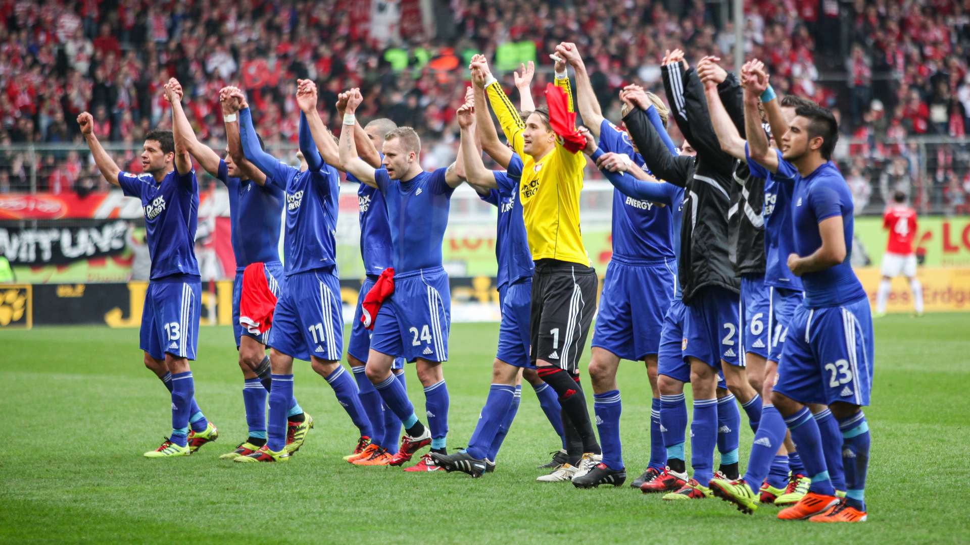 Werkself feiert mit den Fans