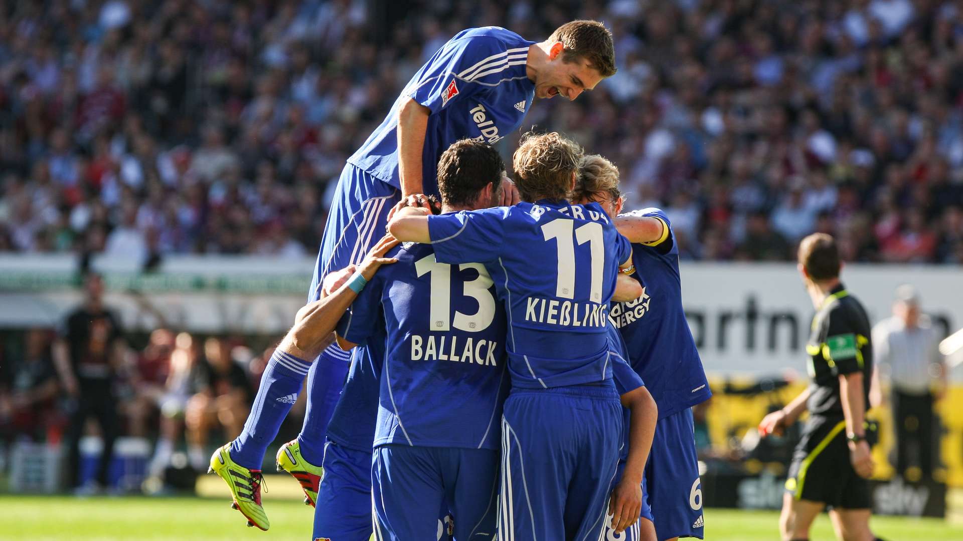 Werkself beim Torjubel