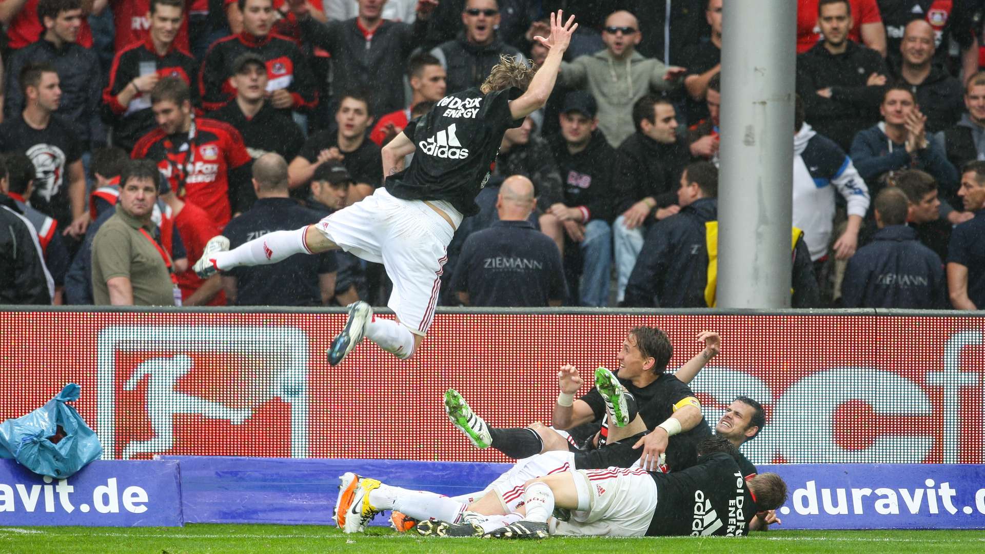 Werkself feiert die Champions-League-Qualifikation