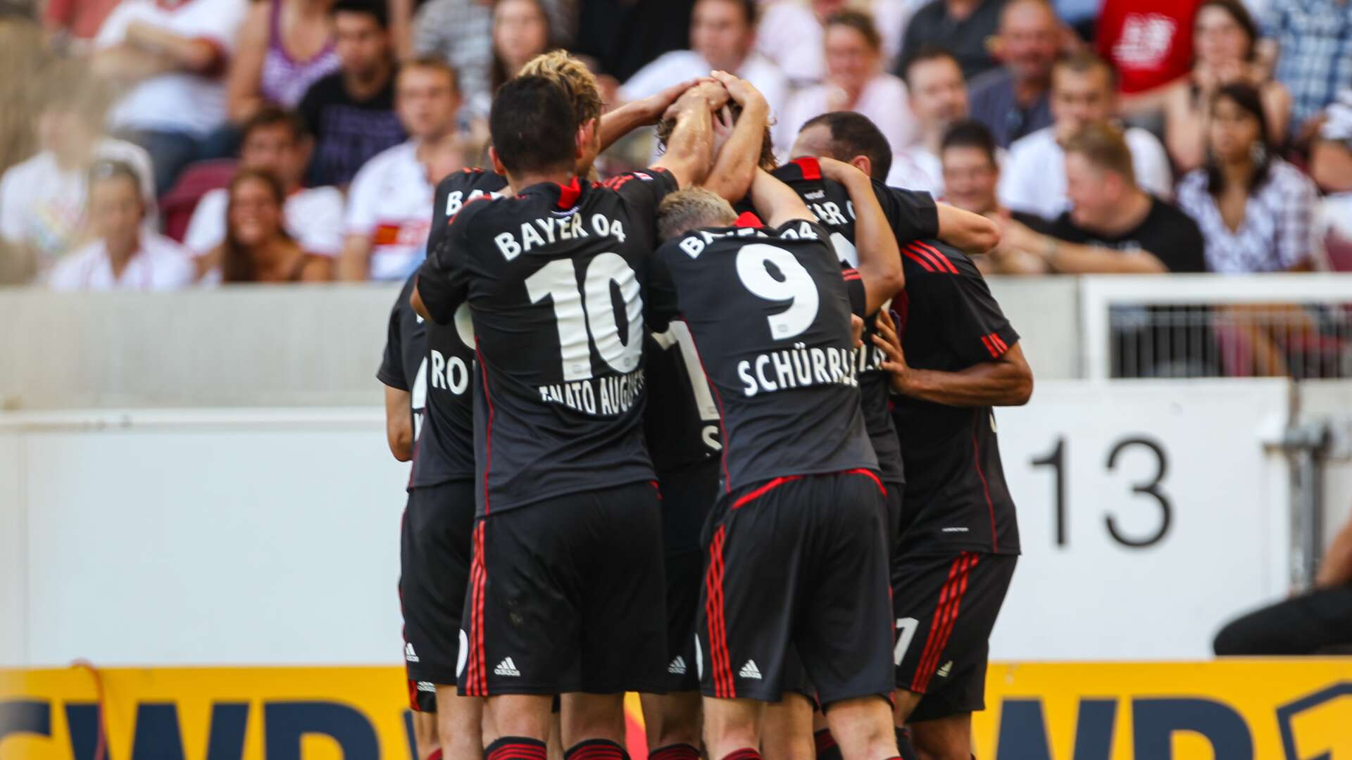 Werkself beim Torjubel