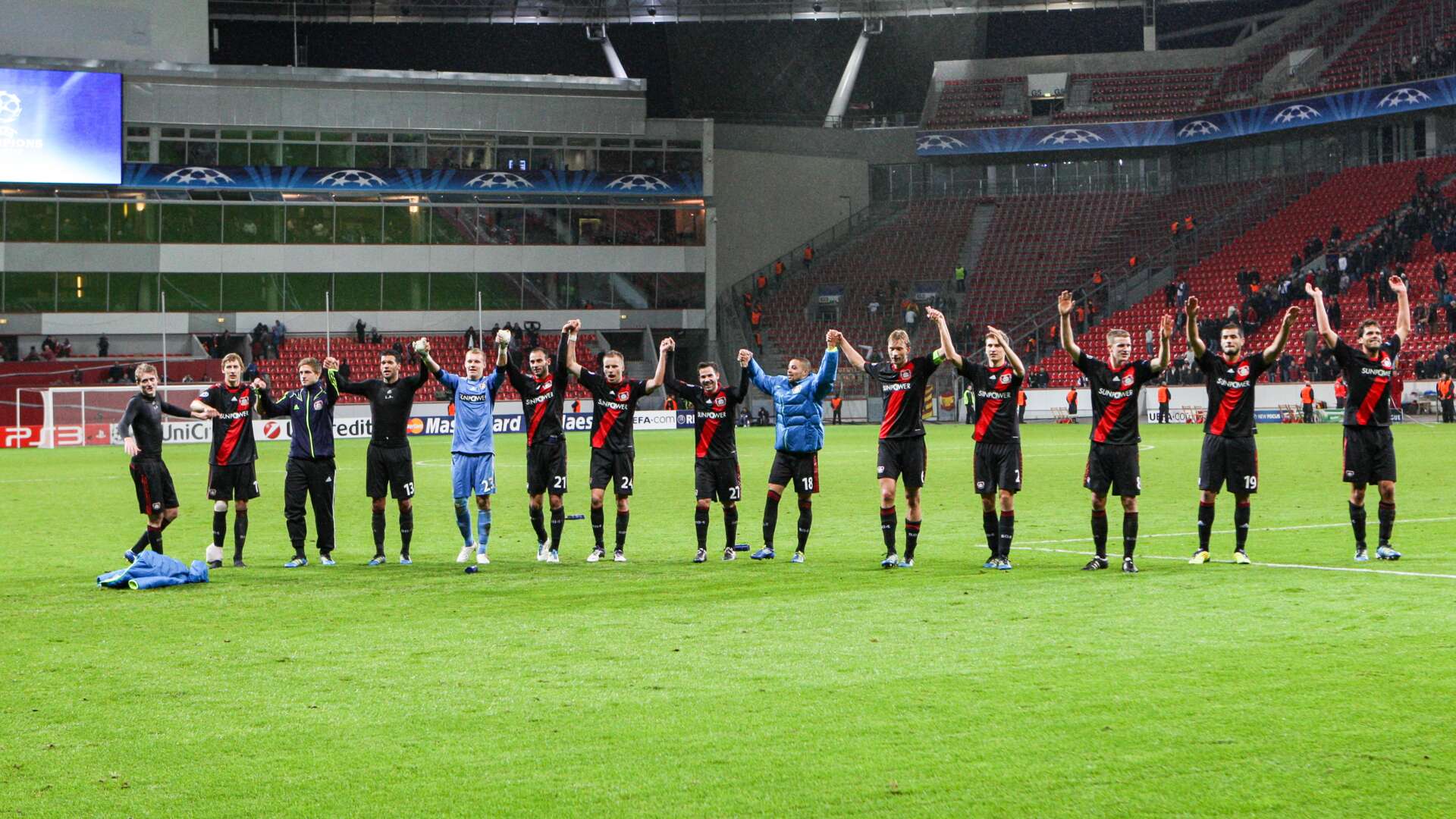 Werkself feiert mit den Fans