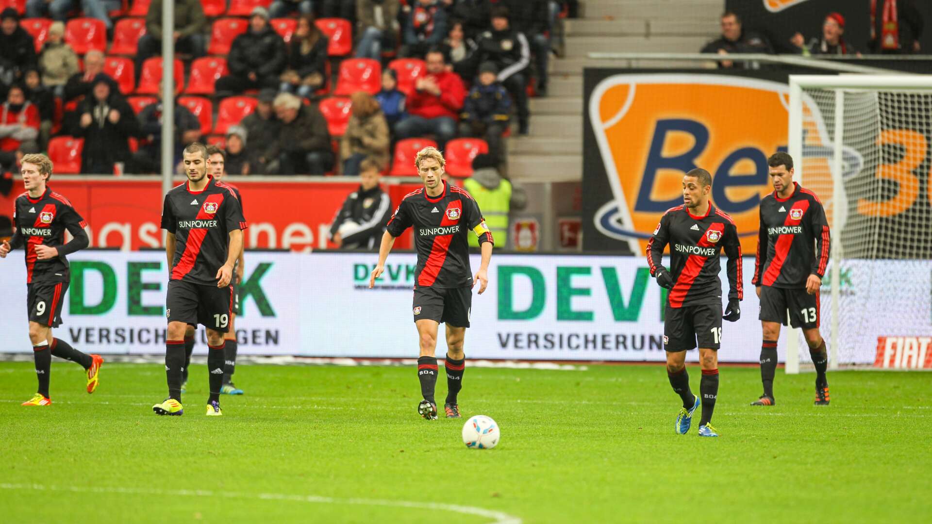 Werkself nach dem Gegentreffer