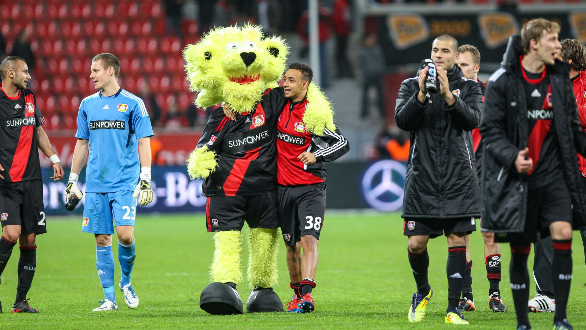 Werkself nach dem Sieg