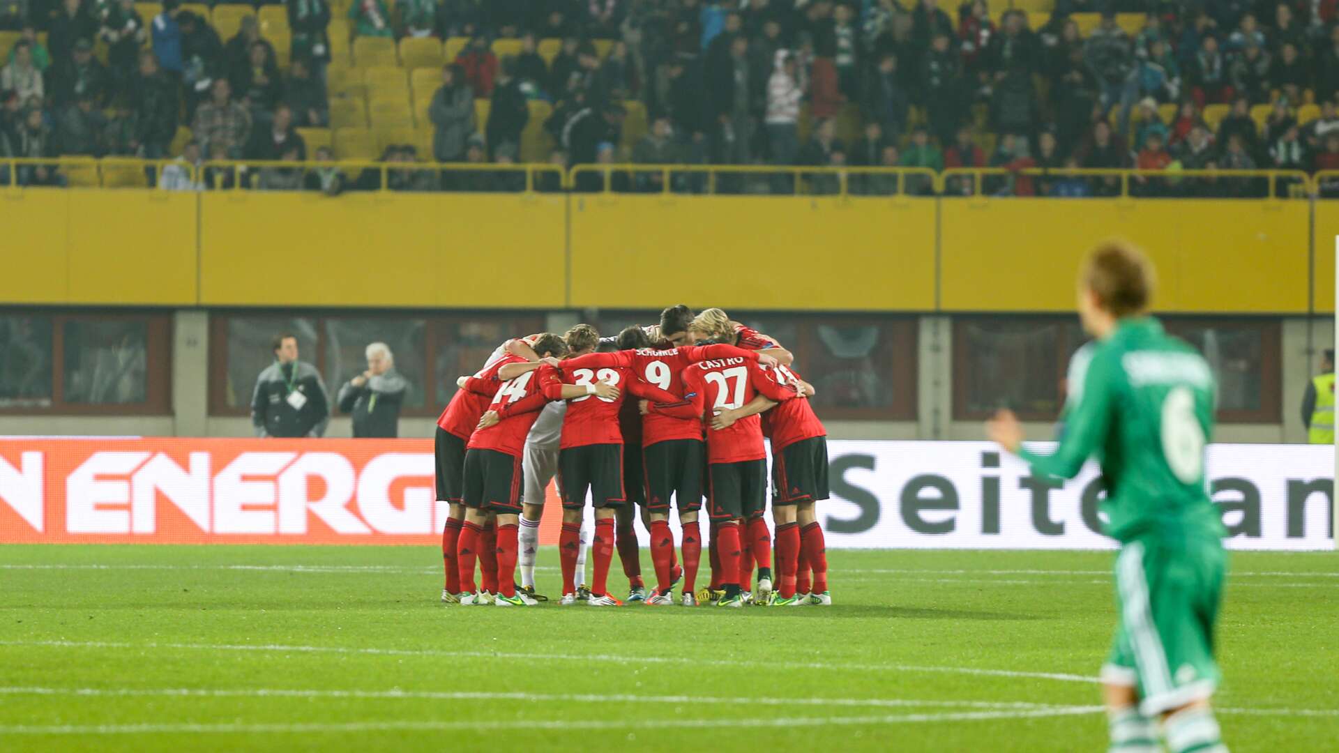 Werkself vor dem Spiel gegen Rapid Wien