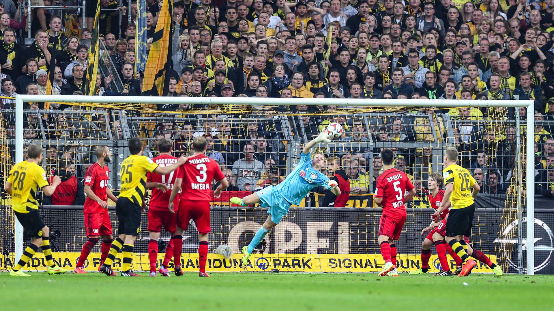 Bernd Leno hält