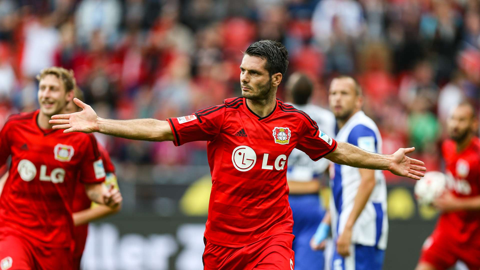 Emir Spahic jubelt