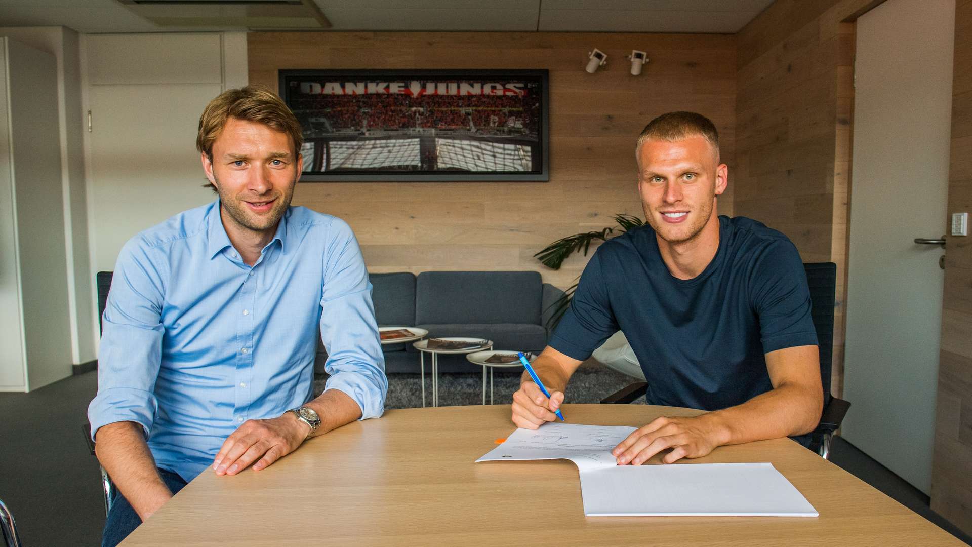 meer en meer gokken Savant Bakker joins Bayer 04 from PSG | Bayer04.de