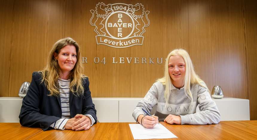 crop_20220315_NB_B04_Frauen_Vertragsverlaengerung_30949.jpg