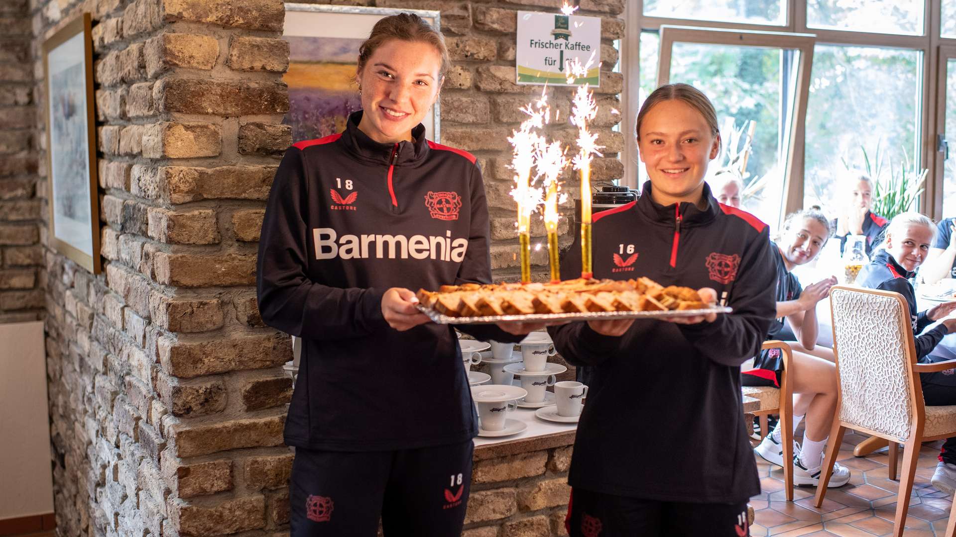 Geburtstagskuchen für Sofie Zdebel und Karólína Vilhjálmsdóttir