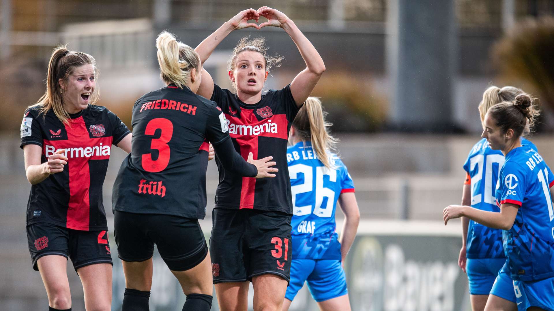 Verena Wieder celebra su tanto en el último minuto