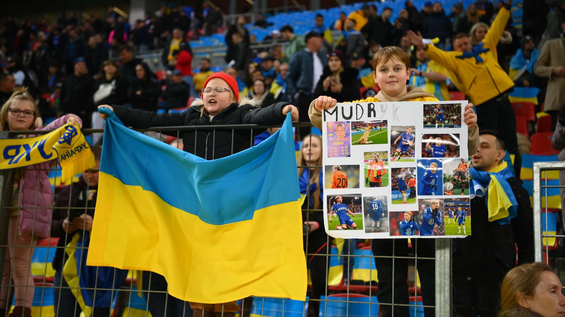 Ukrainische Fans in der BayArena