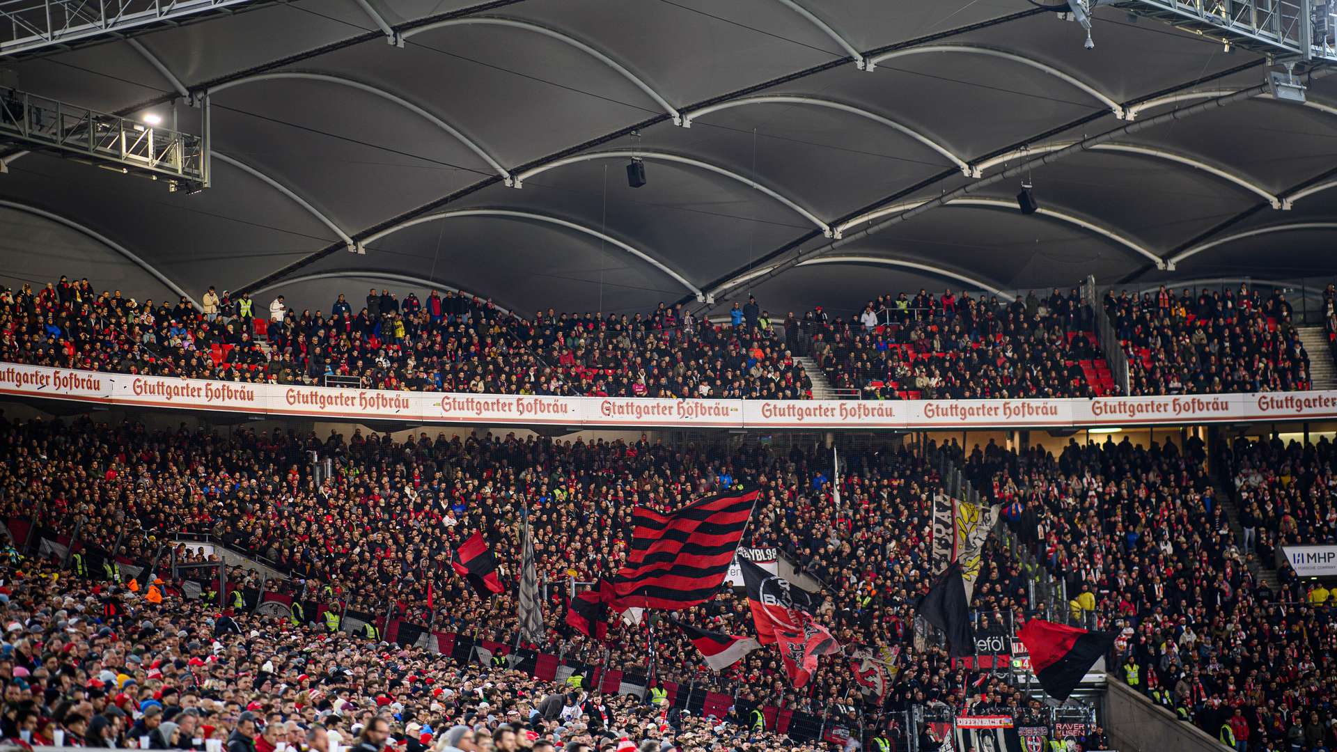 Bayer 04-Fans in Stuttgart