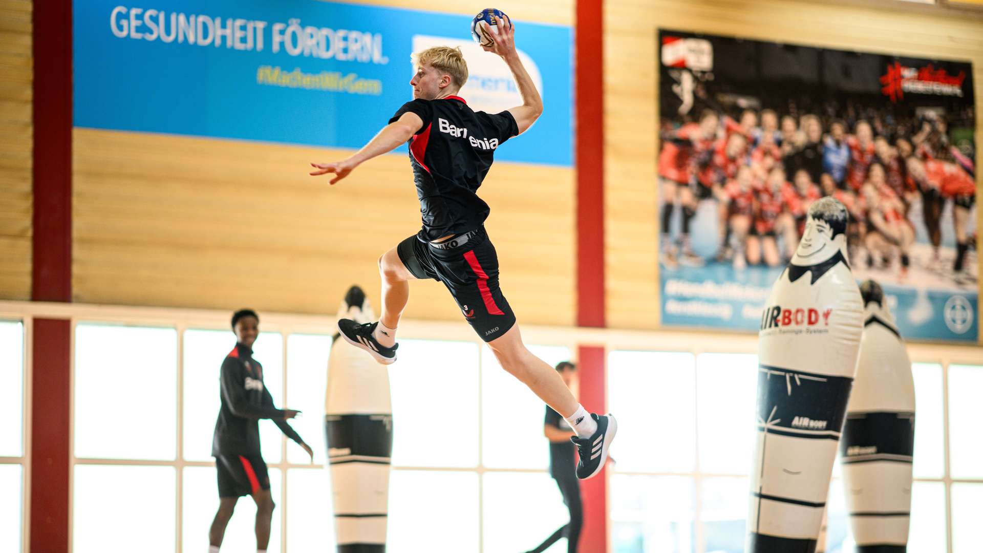 Während der EM im eigenen Land U19 und U17 üben sich im Handball