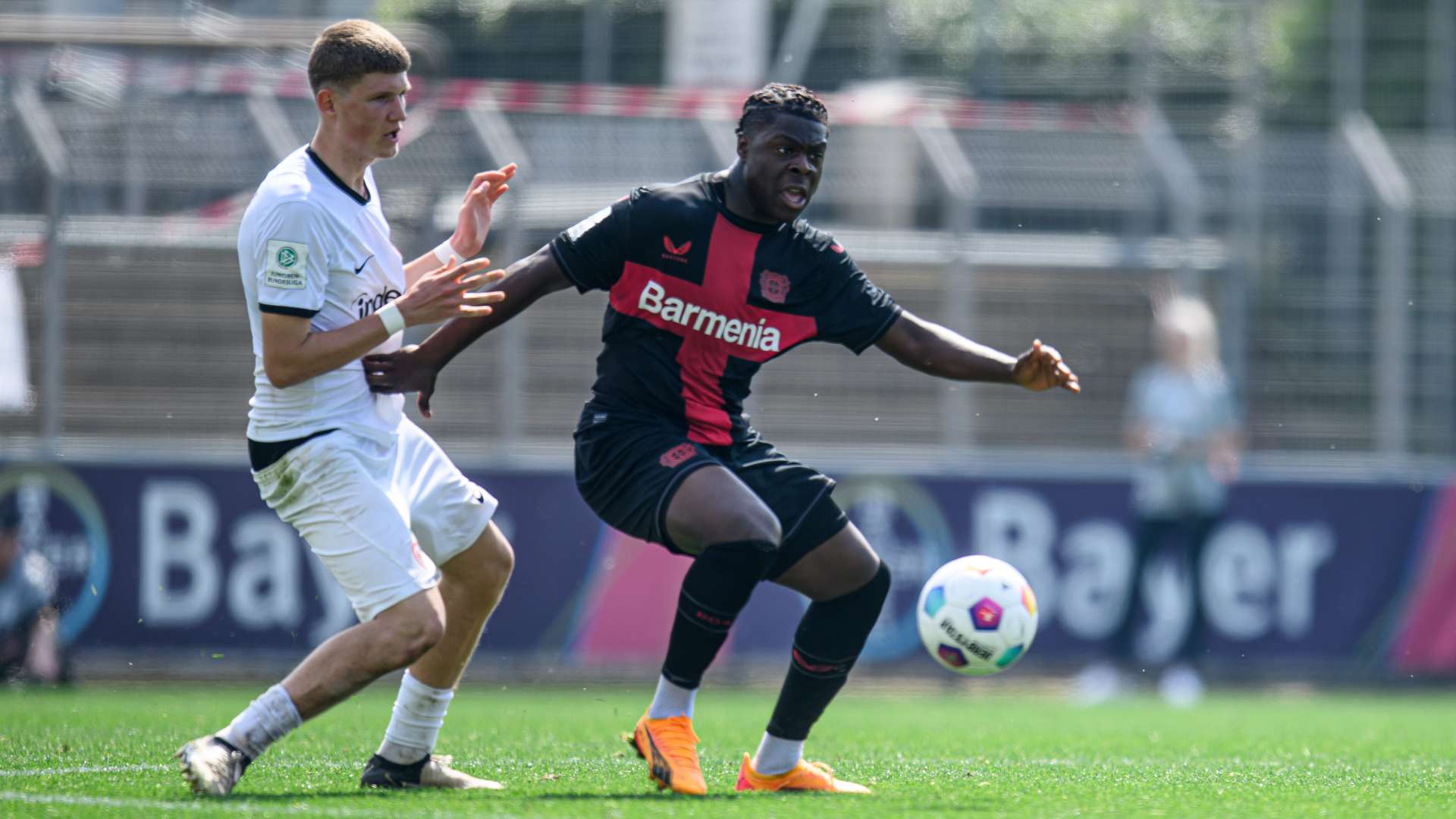 Frankfurt Leverkusen Zweikampf