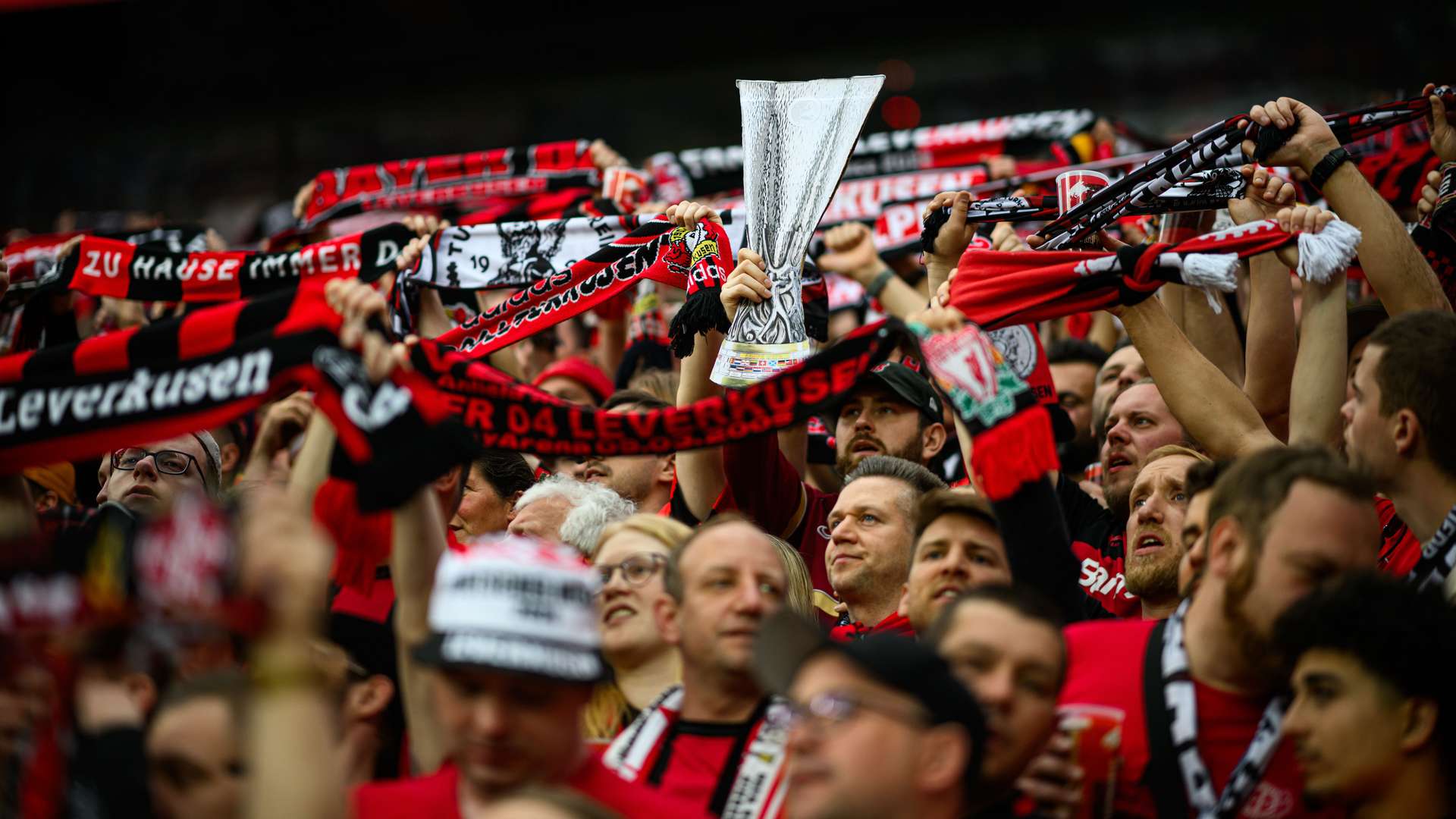 Fans in der BayArena