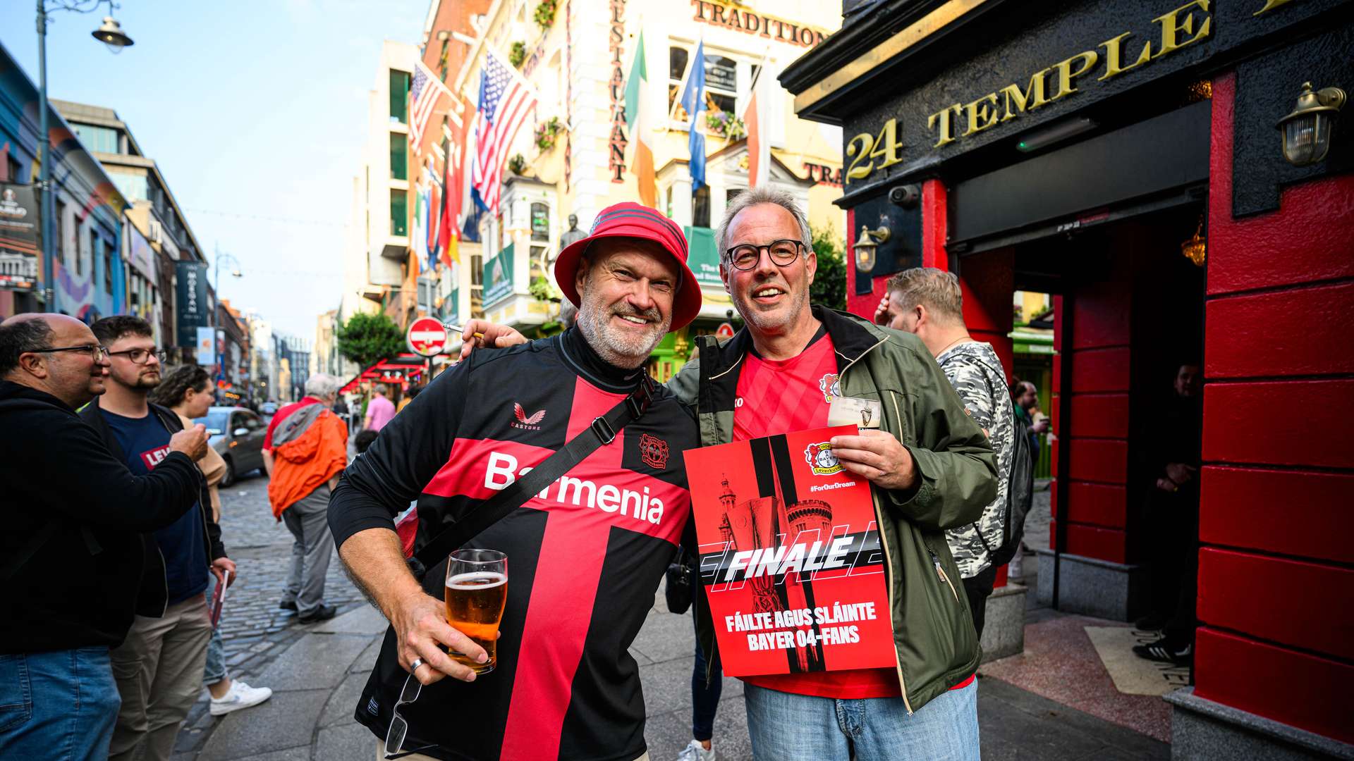 Bayer 04-Fans in Dublin