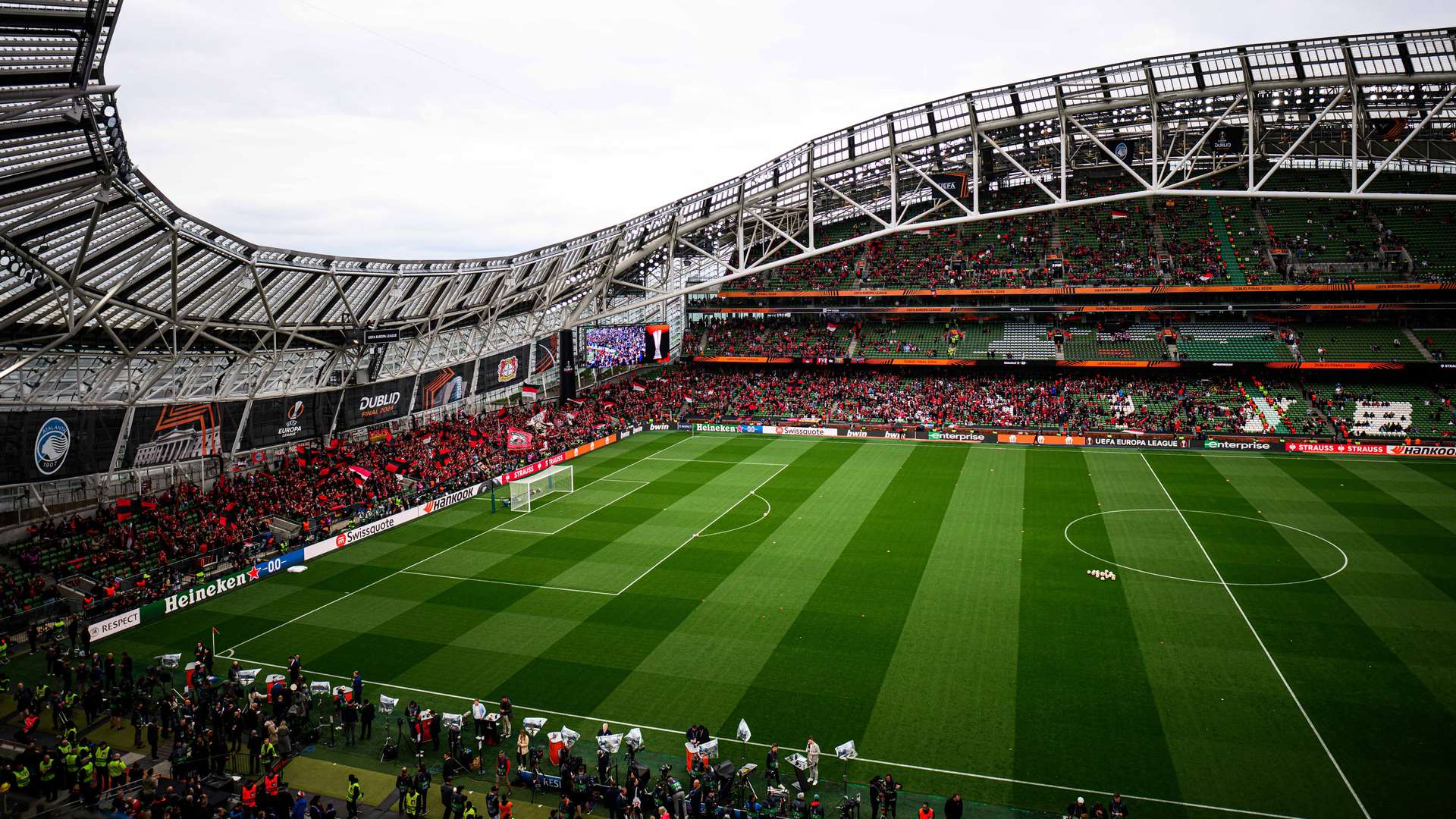 Bayer 04-Fankurve in der Dublin Arena