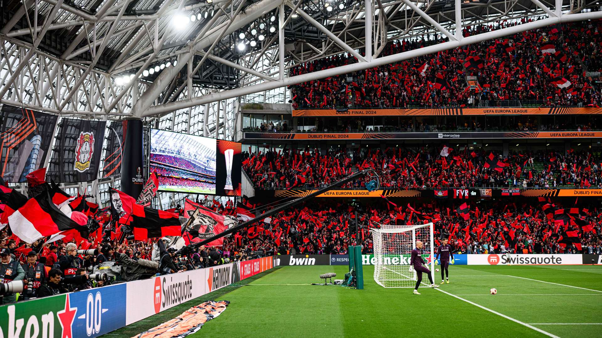 Bayer 04-Fankurve in der Dublin Arena