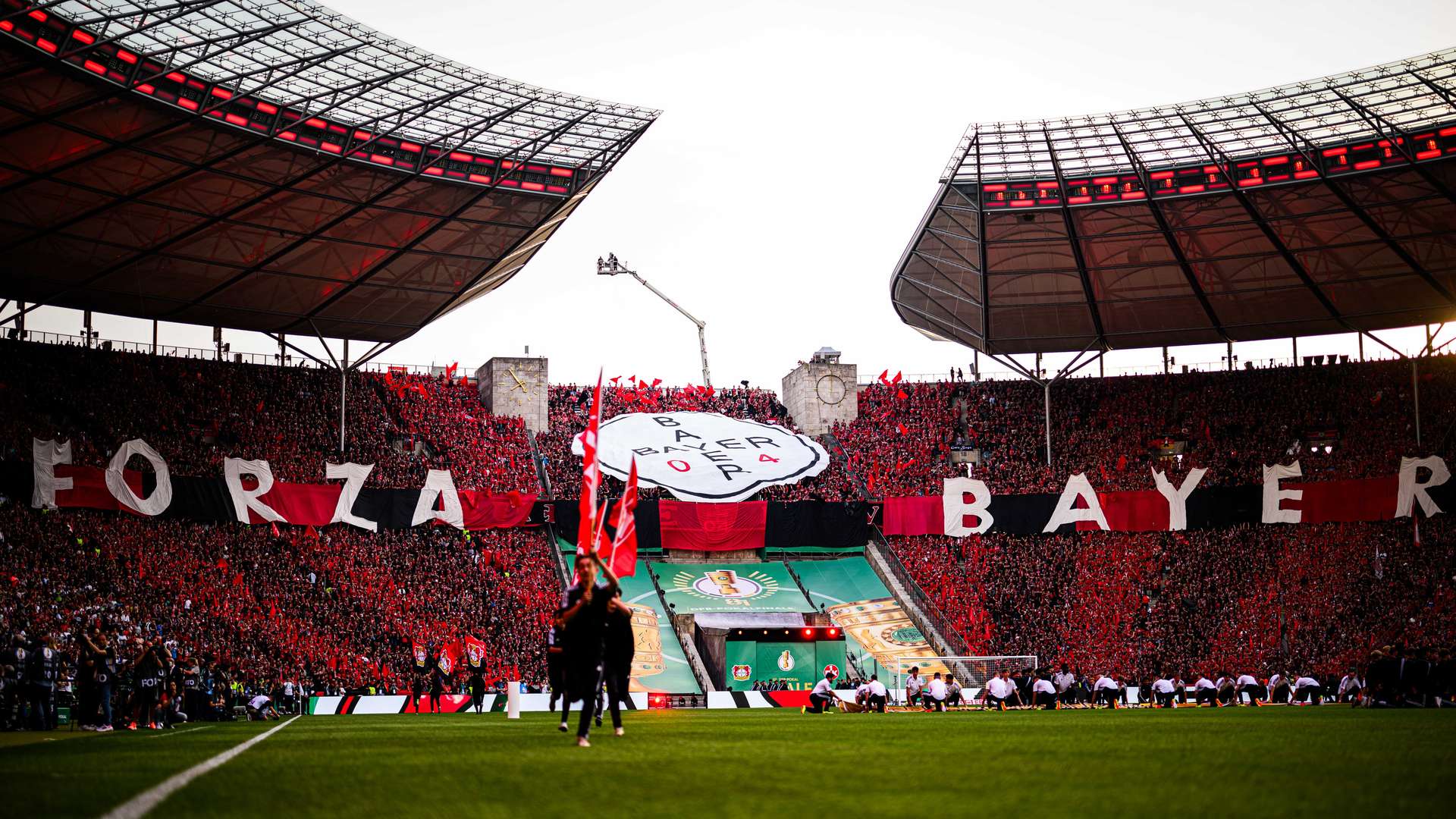 Bayer 04-Fans im Olympiastadion