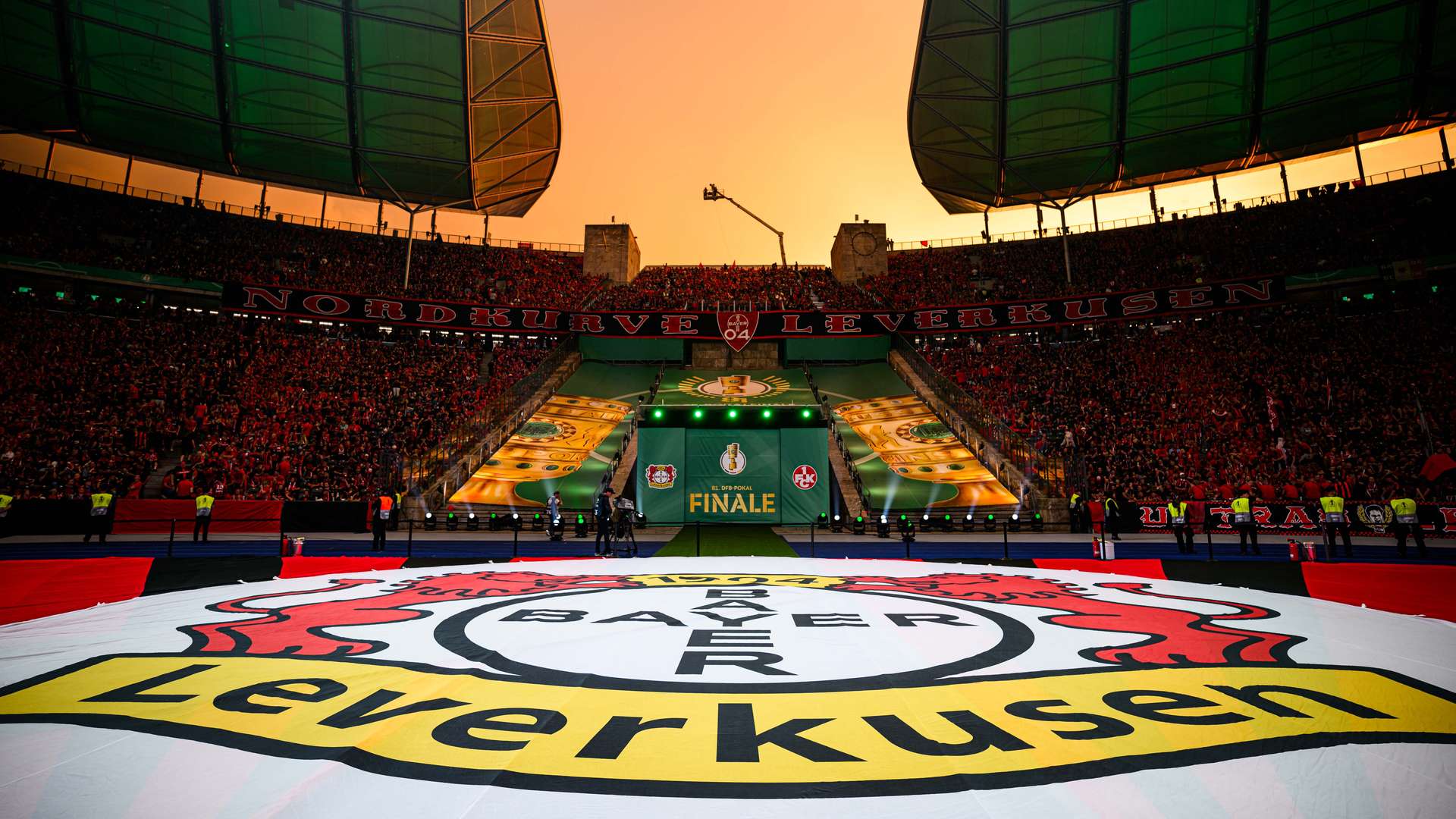 Bayer 04-Fans im Olympiastadion