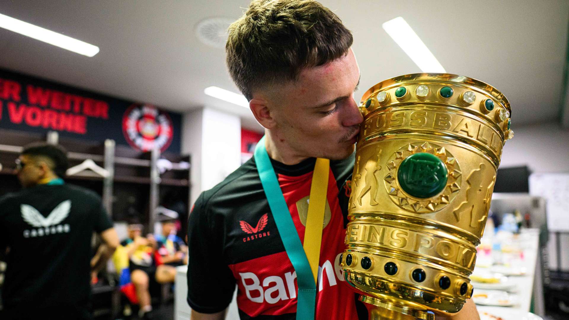 Wirtz mit dem Pokal