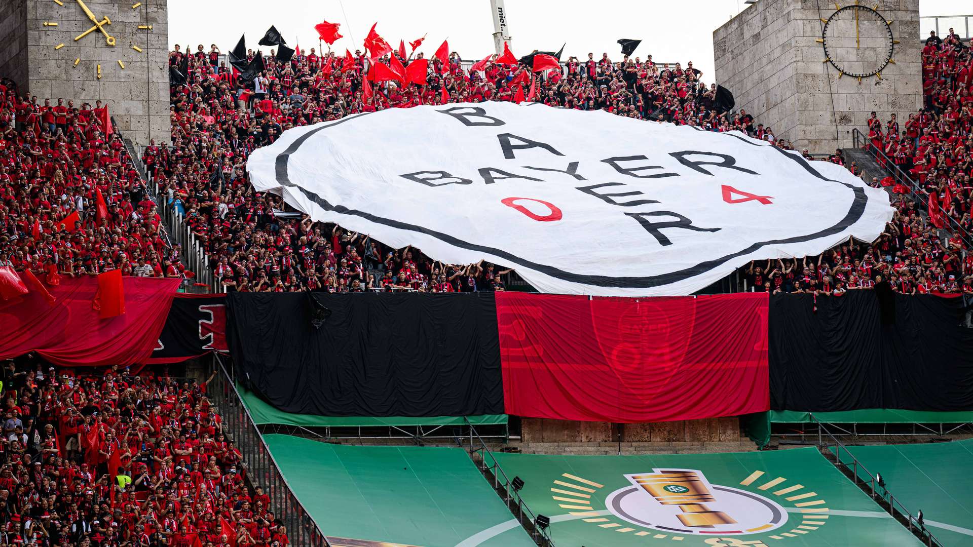 Bayer 04-Fans im Olympiastadion