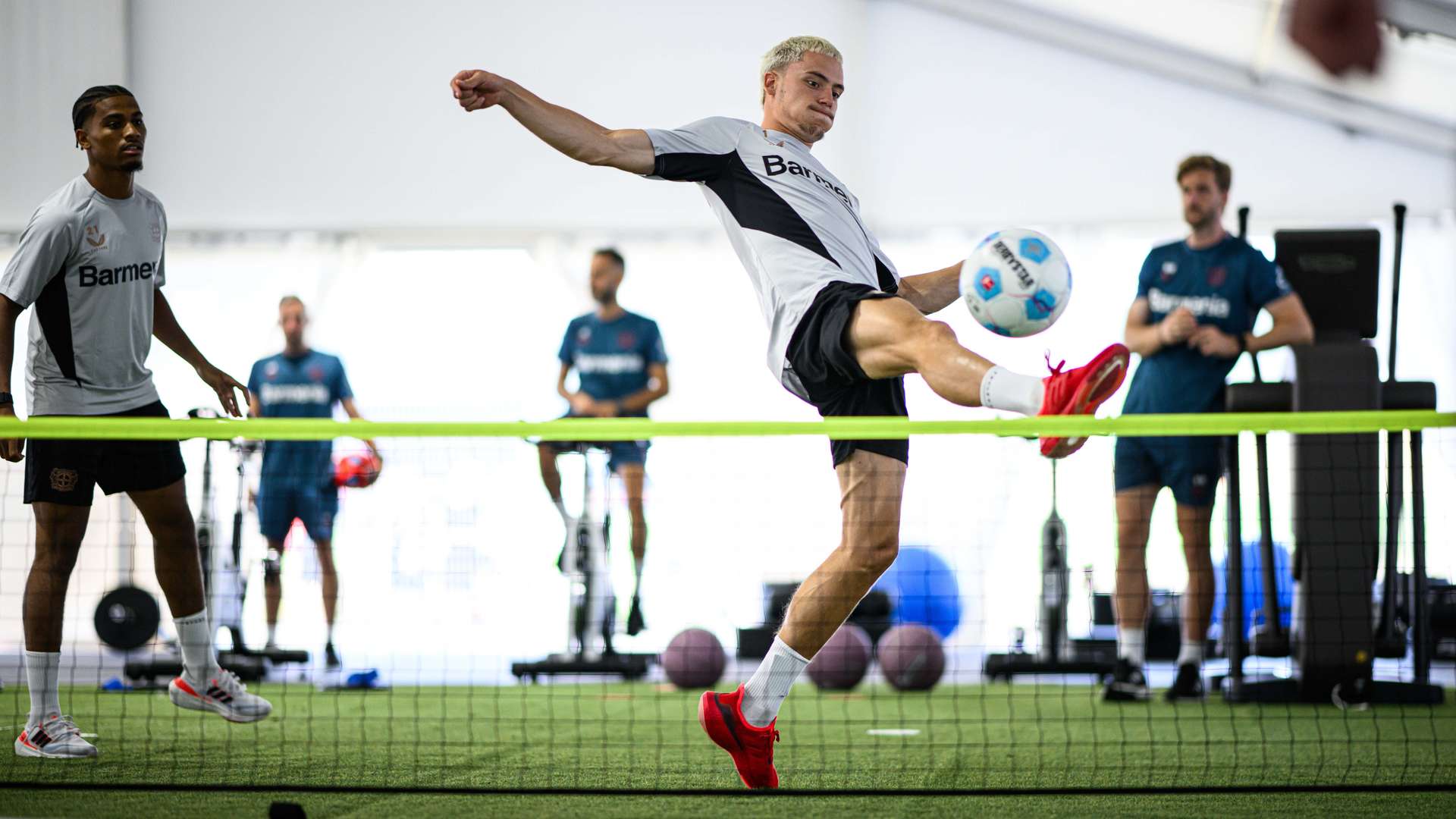 Wirtz beim Fußballtennis