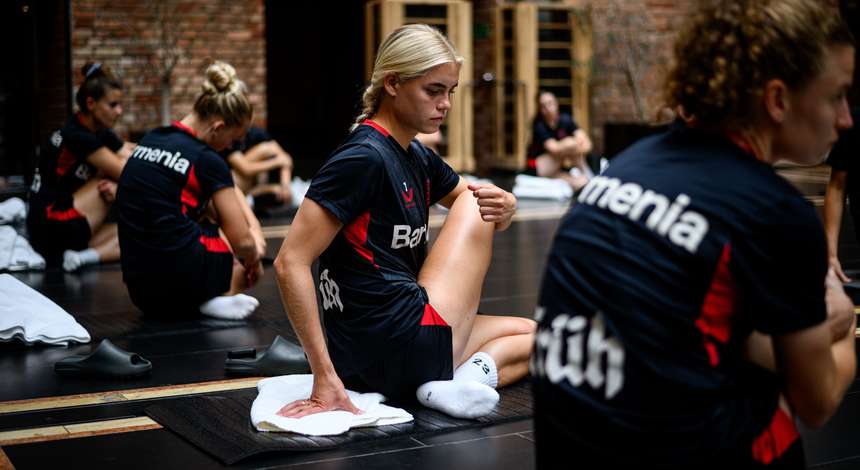 [Bild: crop_20240804_B04_Frauen_Tag7_Yoga_138686_646616_M.jpg]