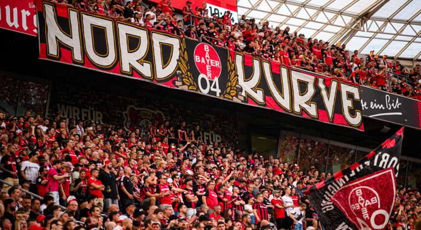 Bayer 04-Fans in der BayArena