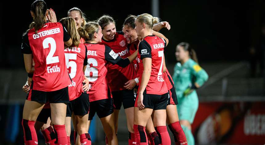 Torjubel der Bayer 04-Frauen