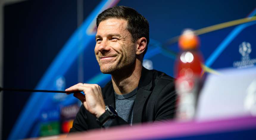 Alonso auf der Pressekonferenz