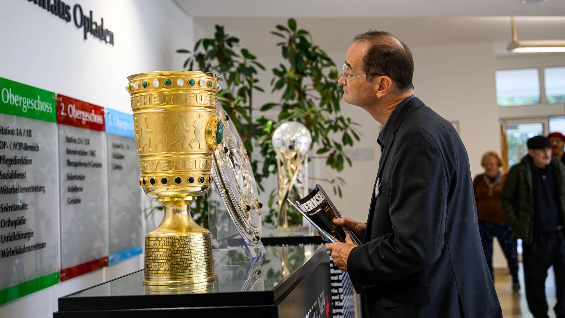 Trophäen im St. Remigius Krankenhaus Opladen